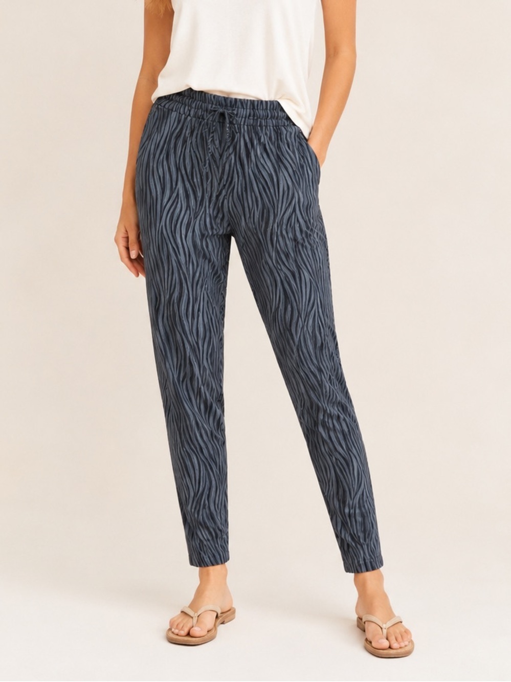 Tommy Bahama IslandZone Alicia Zebra Joggers Gray Black Women’s M Travel Pants